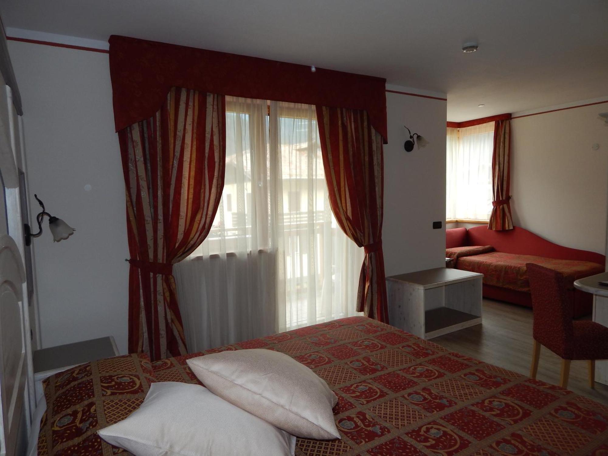 Hotel Canada Pinzolo Εξωτερικό φωτογραφία