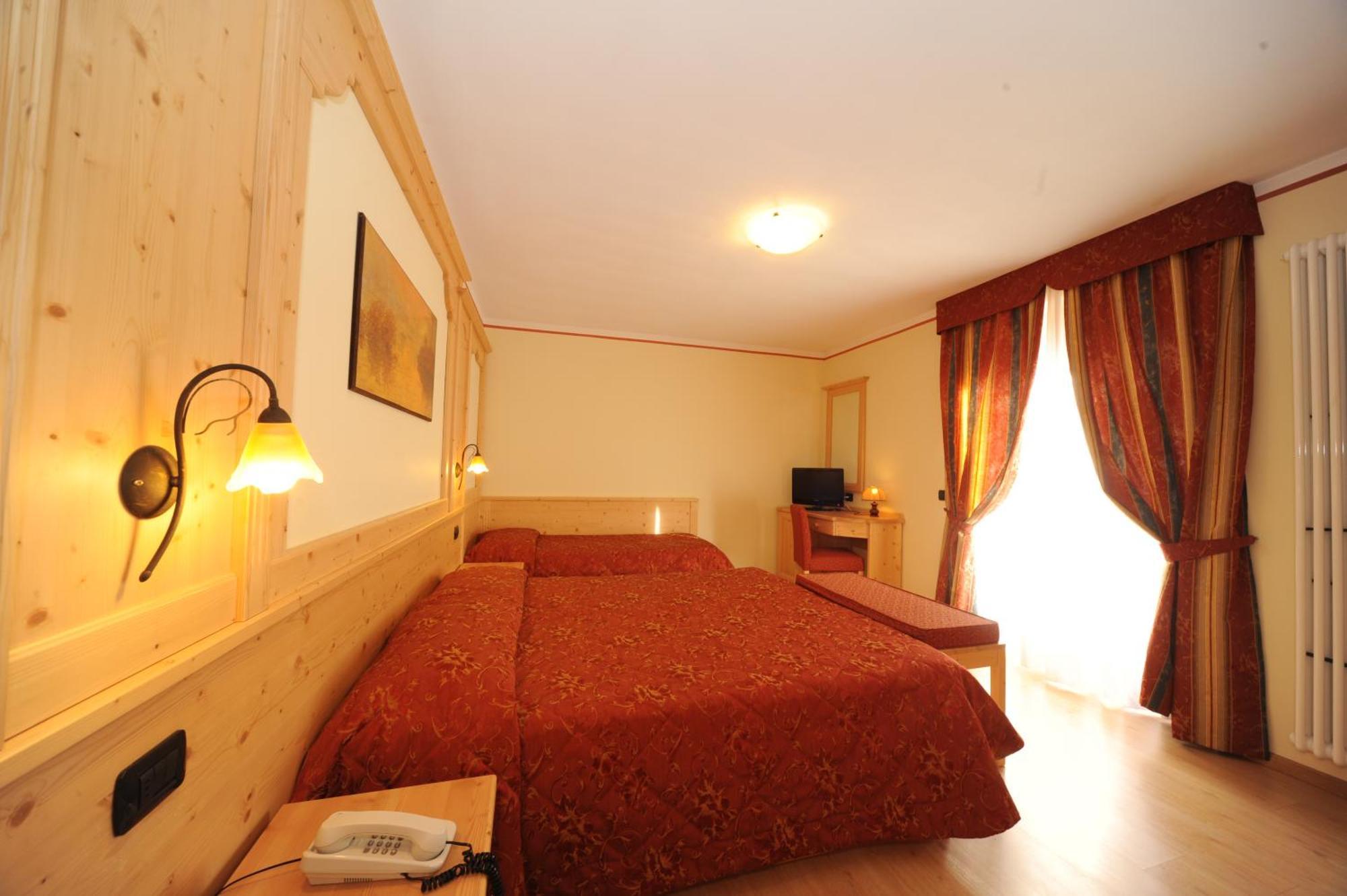 Hotel Canada Pinzolo Εξωτερικό φωτογραφία