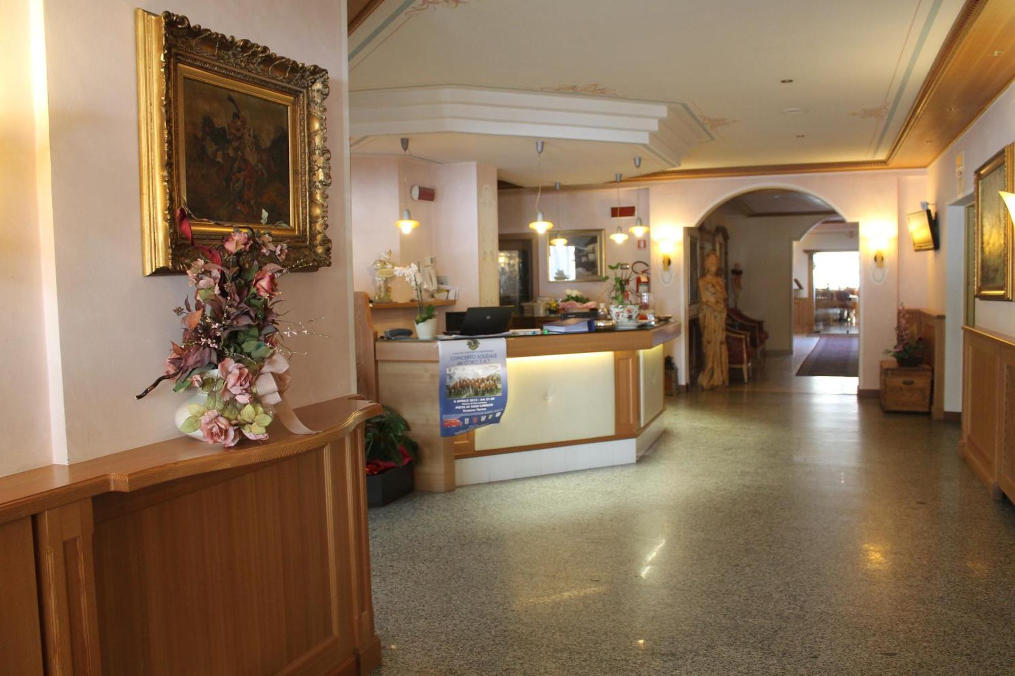Hotel Canada Pinzolo Εξωτερικό φωτογραφία